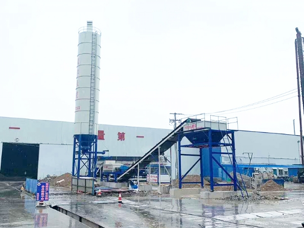 水泥罐輸送粉末后該怎么解決罐頂部灰粉？